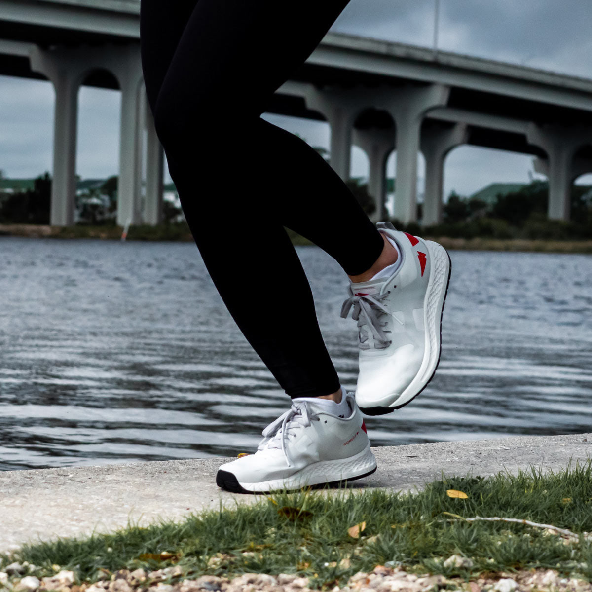 Women's Rough Runner™ - Light Grey + Red + White