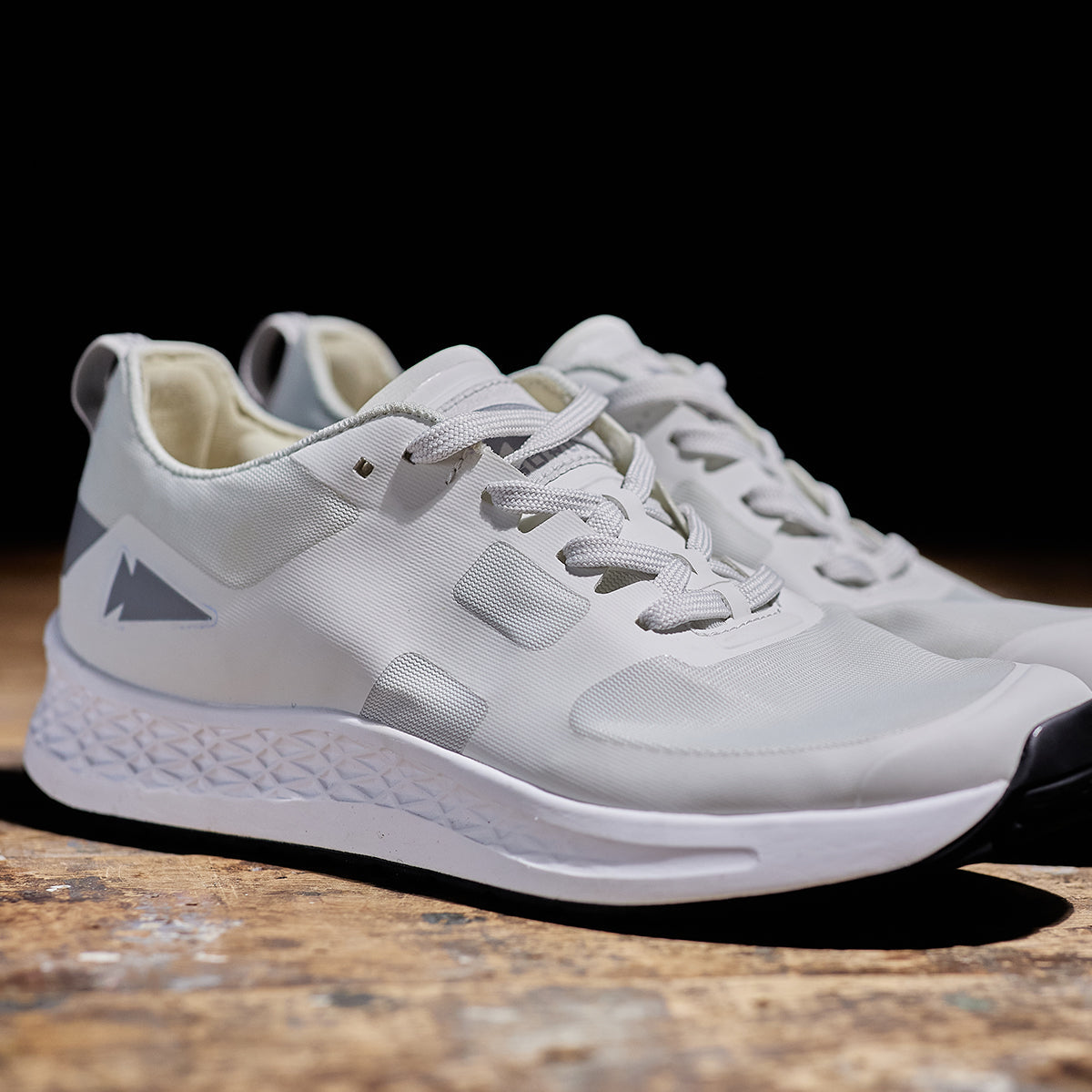 Women's Rough Runner™ - Light Grey + White